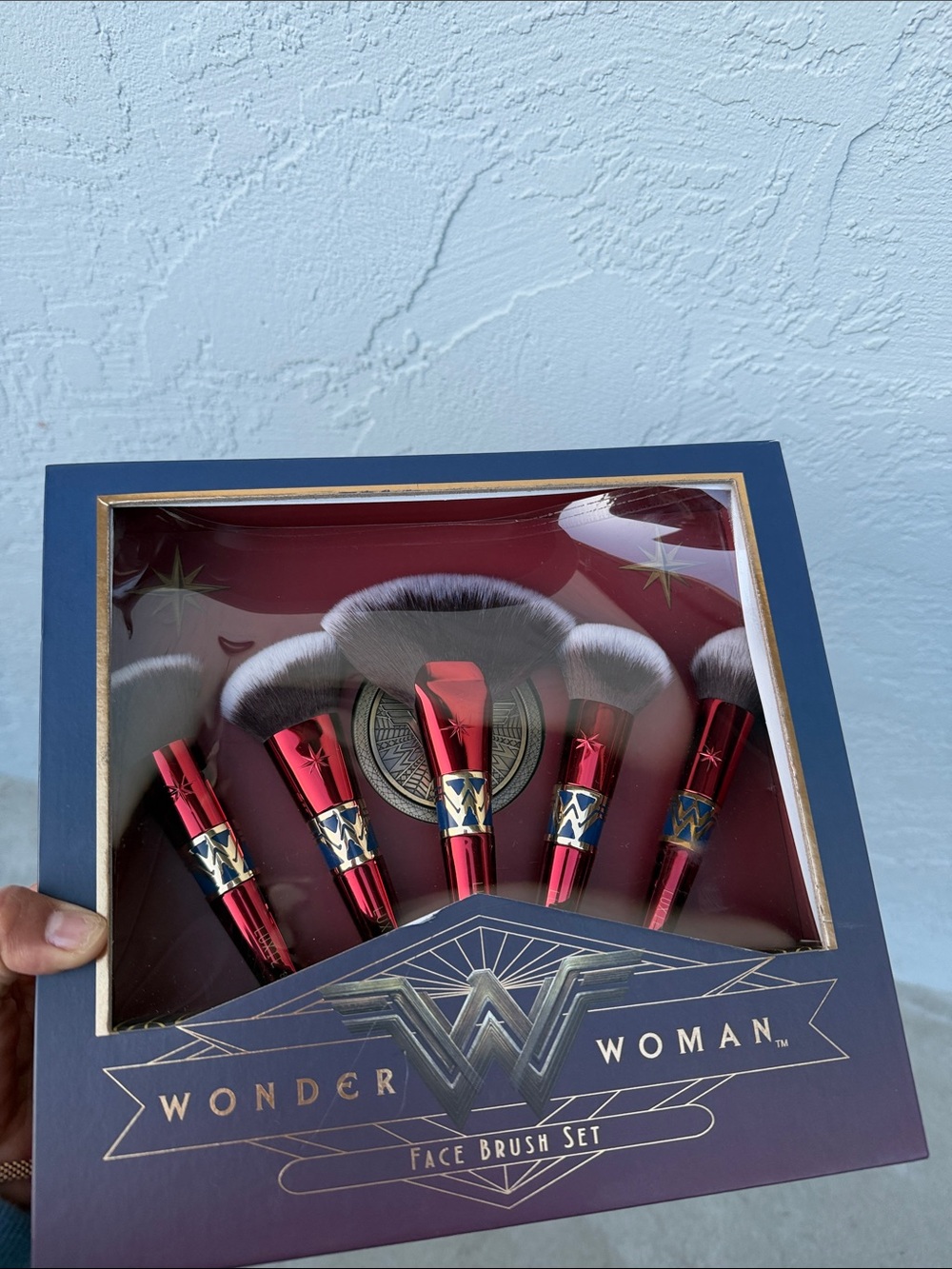 Luxie Wonder Woman Red and Gold Face Brush Set